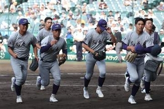 胸の3文字が「スペシャル達筆」　達人が明かしたオファーの裏側にファン納得「字のハネが」