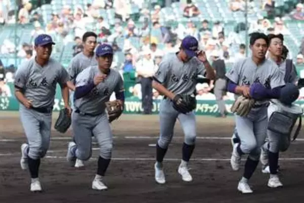 胸の3文字が「スペシャル達筆」　達人が明かしたオファーの裏側にファン納得「字のハネが」