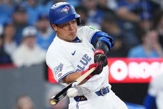 岡本和真、2試合連発17号　1年目の松井秀喜超え…本拠地大興奮の豪快弾、チーム2冠と打撃好調