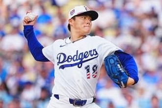 山本由伸、7回無失点10K“熱投”　9勝目の権利もって降板…米独立250周年で快投、本拠地歓声