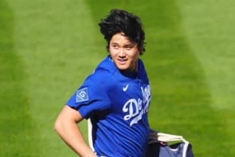 大谷翔平がダッシュで挨拶「絆が伝わってきます」　ハグした人物…懐かしき再会に感激