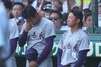 花巻東、横浜に惜敗　岩手県勢初の全国制覇ならず、ナインは涙…織田翔希の前に“完敗”