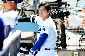 大谷翔平を見つめる超世界的スター「エモい」　“アツアツ”キスにファン興奮「首折れそう」