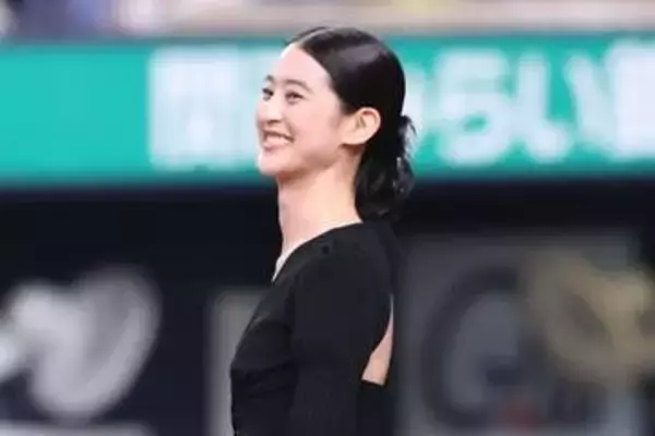 腹筋バキバキ…170cm美女モデルは「全てが美しい」　明かした始球式“大役”の衝撃事実