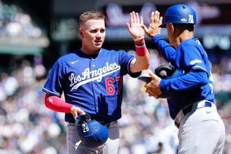 ド軍“逸材”ウォードがMLB1号　大谷も祝福…本拠地デビューで豪快弾、場内大歓声