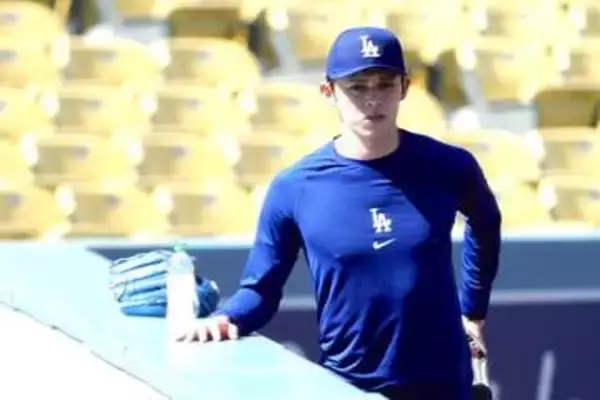 佐々木朗希、BIGBANGにサインボールプレゼント　“韓国スター”は日本語で感謝「応援してます」