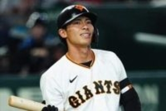 巨人22歳の神業に「鳥肌たった」　“100％アウト”を変えた曲芸「エグすぎる」