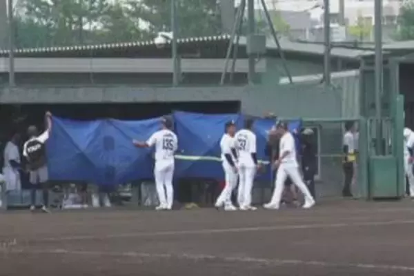 ロッテ和田にアクシデント　体調不良か…ベンチにシートで囲い　2軍戦は長い中断