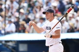 ドジャースで経験した“どん底”　異色の監督が甲子園へ…選手が「ロバートさん」と呼ぶ理由