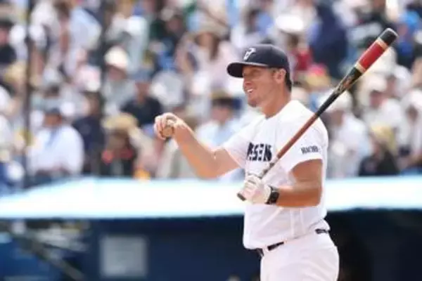 ドジャースで経験した“どん底”　異色の監督が甲子園へ…選手が「ロバートさん」と呼ぶ理由