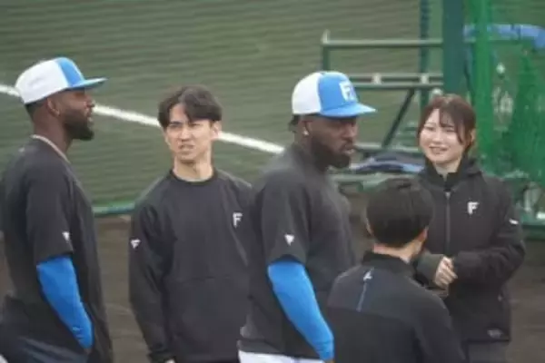 日本ハムファン困惑「見分けつかん」　まるで兄弟…新助っ人に浮上した“双子説”