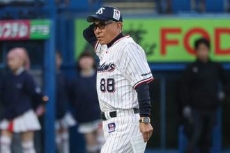 池山監督が苦言「勝負して」　投手陣が9四死球…終盤7失点で「お客さんをイライラさせた」
