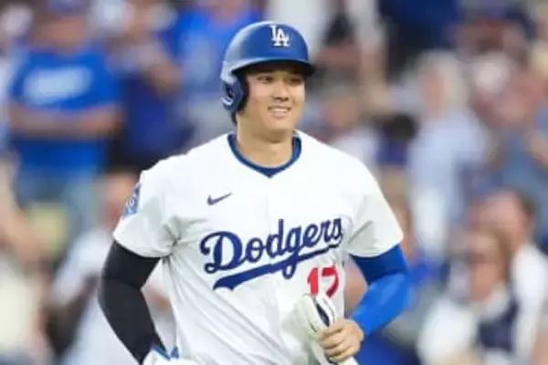 大谷翔平が「もう仕上がっている」　“大物”の隣で目を引く肉体…筋骨隆々で「デカすぎ」