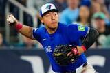 「岡本和真が披露した「超難関プレー」　実況も大興奮…ピンチ救った「おしゃれな足技」」の画像1