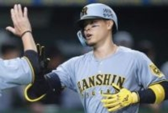 佐藤輝明、衝撃弾で“猛クレーム”「早く海を渡れ」　異次元の打球に困惑「この打ち方でなぜ!?」