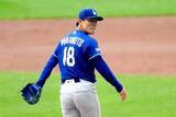 「山本由伸、“りくりゅう”と笑顔の3ショット　ド軍が公開した秘蔵ショット…始球式の舞台裏」の画像1