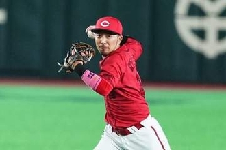 36歳が「なんでこんな動けるんだよ」　衰え知らずの超絶好守は「さすが忍者や」