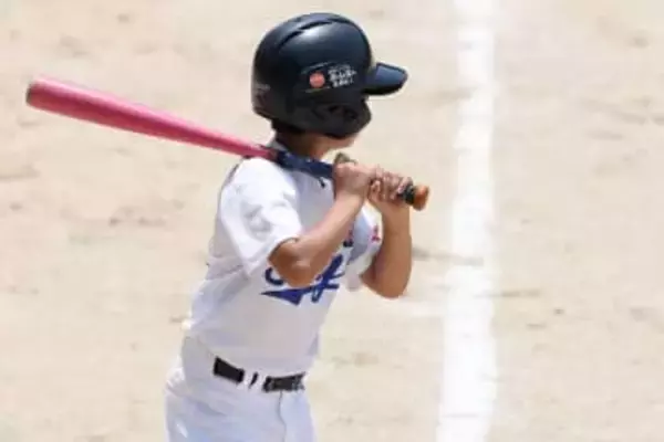 強い打球が飛ばせる“理想の構え”　低学年に最適…股関節が自然に動く「バンザイドリル」