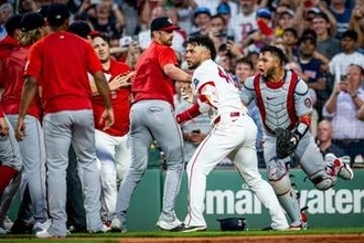 元巨人右腕、ブチギレ大暴れに日本人困惑　“関係ない”のに…Xポカン「!?」「なんか参戦」