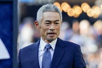 イチロー氏が「並ぶとデカい」　奇跡の1枚…肩を並べる超大物「鳥肌立つくらい素敵」