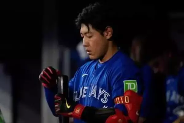 岡本和真の打席で指揮官ブチギレ　死球巡り不敵な笑み…米ファン「本当にムカついた」