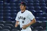 「大谷翔平が見つけて笑顔…再会した“ド軍関係者”　ガッチリハグに「やっぱり胸アツ」」の画像1