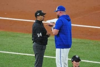 ブ軍シュナイダー監督、球審に怒り→退場　ボーク判定巡り…山本由伸の登板試合