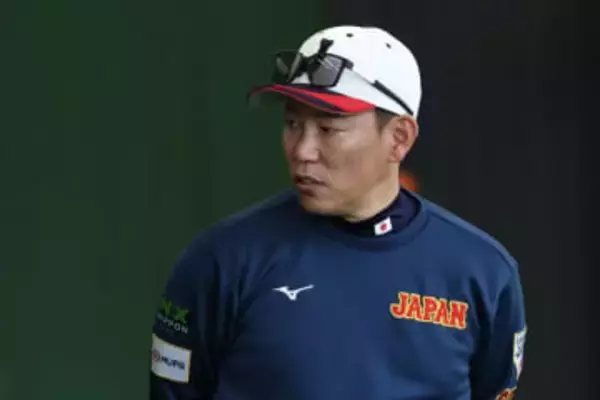 侍合宿を突然来訪…中日56歳OBが「かっこいい」　ネクタイ姿で激励…ファン感激「貫禄ある」