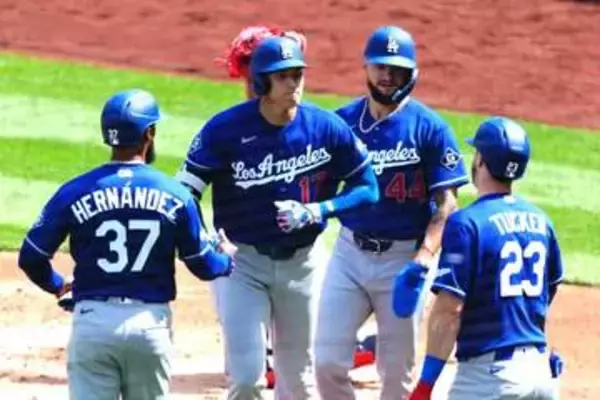 「深夜3時前…大谷翔平の待望1号に「涙出てきた」　日本列島に戻った笑顔「起きててよかったー」」の画像