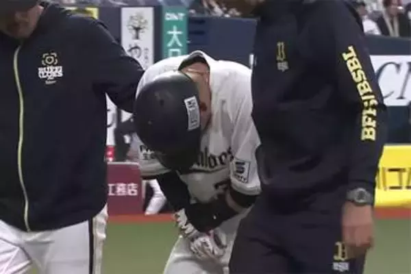オリ杉澤龍、死球に悶絶　その場で倒れ込み場内騒然…途中交代、打率.385と好調
