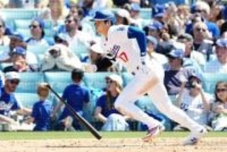 大谷翔平、爆速二塁打後に笑顔　鈴木誠也にアピール“無視”されるも…めげずに「バーン」