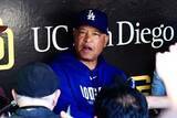 「大谷翔平を巡る“煽り”は「必要ない」　米記者にロバーツ監督ピシャリ…欠場に言及」の画像1