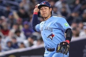 痛烈打球に逆シングルから「なんという送球」　岡本和真の好守に米ファン興奮「逸材」