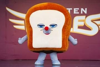 「パンどろぼう」が楽天本拠地に登場　グラウンドに入れずも…撮影会で上がった歓声