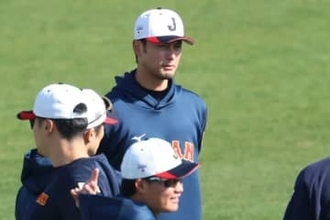 侍キャンプに“異様な光景”　選手の後ろにいるのに「オーラが凄い」…ファン感動の佇まい