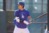 「4戦無安打の大谷翔平、フリー打撃実施　復調へ豪快柵越え連発、今井達也も見守る」の画像1