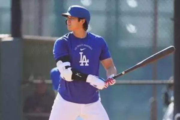 4戦無安打の大谷翔平、フリー打撃実施　復調へ豪快柵越え連発、今井達也も見守る