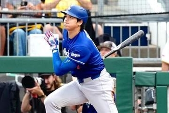 大谷翔平、登板翌日に2戦連発13号　体勢崩れても豪快弾…敵地騒然、日米通算350号まであと「10」