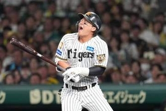 阪神またアクシデント　前川が左手付近へ死球受け交代　甲子園怒号…顔ゆがめベンチ下がる