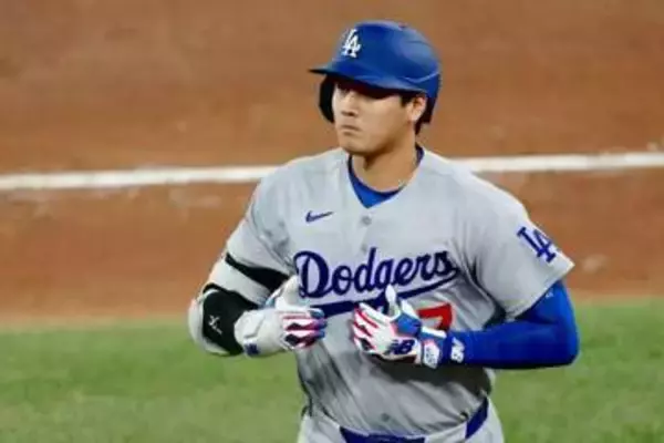 大谷翔平が敵陣で“襲われた”不運　「当然ながら不快」に米記者も気になったベンチでの行動