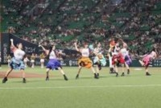 「CANDY TUNE」が“異例”の7人全員始球式　鷹本拠地に降臨…ライブに大歓声