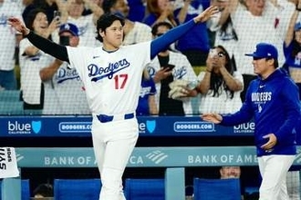 大谷翔平が“無言”で3連投　雄叫び、びしょ濡れ…ベンチで見た同僚の輝き