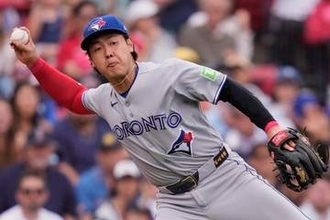 「日本にいた時から？」岡本和真が無駄ゼロの動き　“超絶ベアハンド”に称賛「MLB仕様だな」