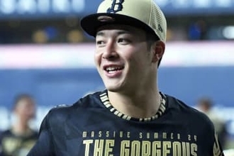 吉田輝星、佐々木希らと豪華ショット　秋田の“大物”集結で誓う「大復活!!」