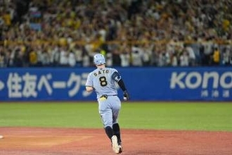 佐藤輝明の138m弾は「ゴルフボールみたい」　カメラは見失い…右翼席ファンは見上げた衝撃の一撃