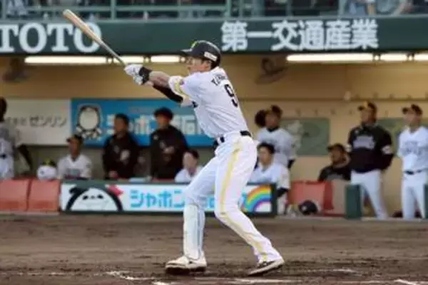 鷹37歳の豪快弾に「衰え知らずですげぇ」　逆方向への一撃にファン騒然「エグすぎ」