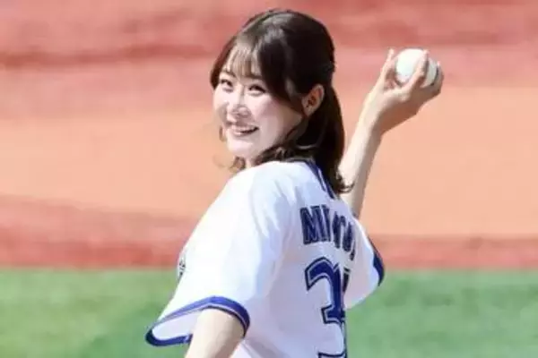 “OB投球”にもじもじ…美女ゴルファーが「可愛すぎる」　弾ける笑顔に場内釘づけ「100点満点」