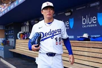 大谷翔平らの後にキョロキョロ…日本の524億円男を探すド軍監督　ロッカーに大集合で祝福の時