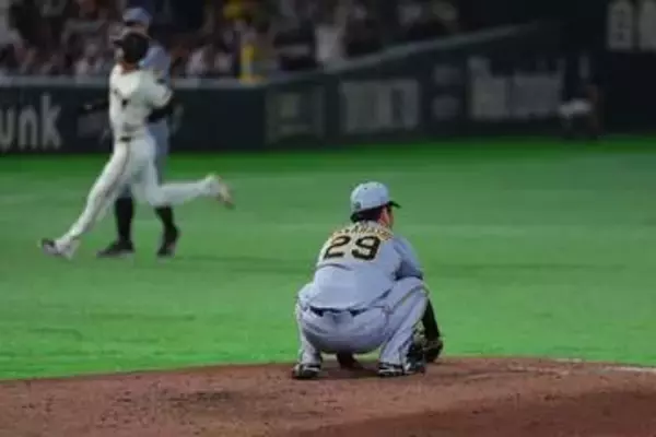 阪神・高橋遥人、7回途中4失点で降板　防御率0.99、キャベッジ初被弾でうなだれる