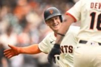 236億円男と美人妻に訪れた“吉報”　右手に持った幸せな写真…「最高の贈り物」